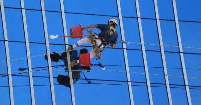 Lavoratori in quota: chi sono e quali attività svolgono? 1 {CAPTION}