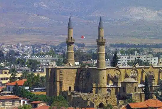 Vacanze da sogno a Nicosia 1 {CAPTION}