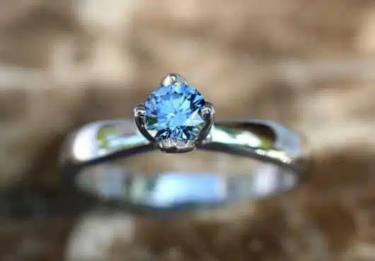 Il caro estinto diventa un diamante 2 Il caro estinto diventa un diamante 1
