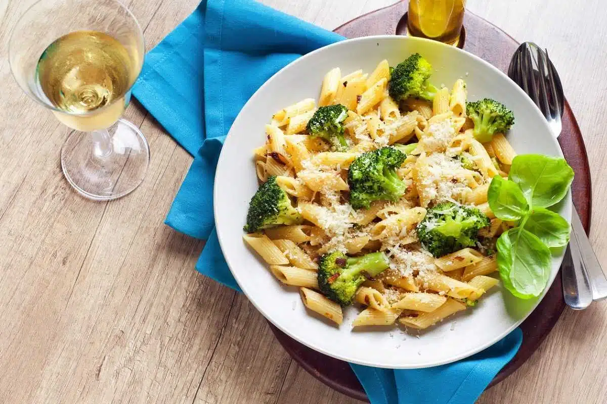 Pasta con i broccoli: la ricetta del primo piatto semplice e saporito 2 Pasta con i broccoli: la ricetta del primo piatto semplice e saporito 1