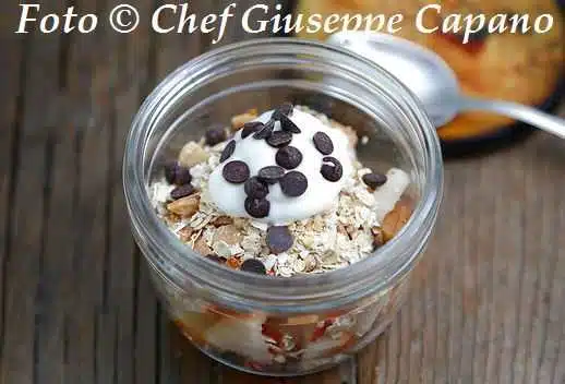 Gustiamo subito i fiocchi d’avena in questo mini dolcetto 1 Coppette di pere con yogurt e avena 518
