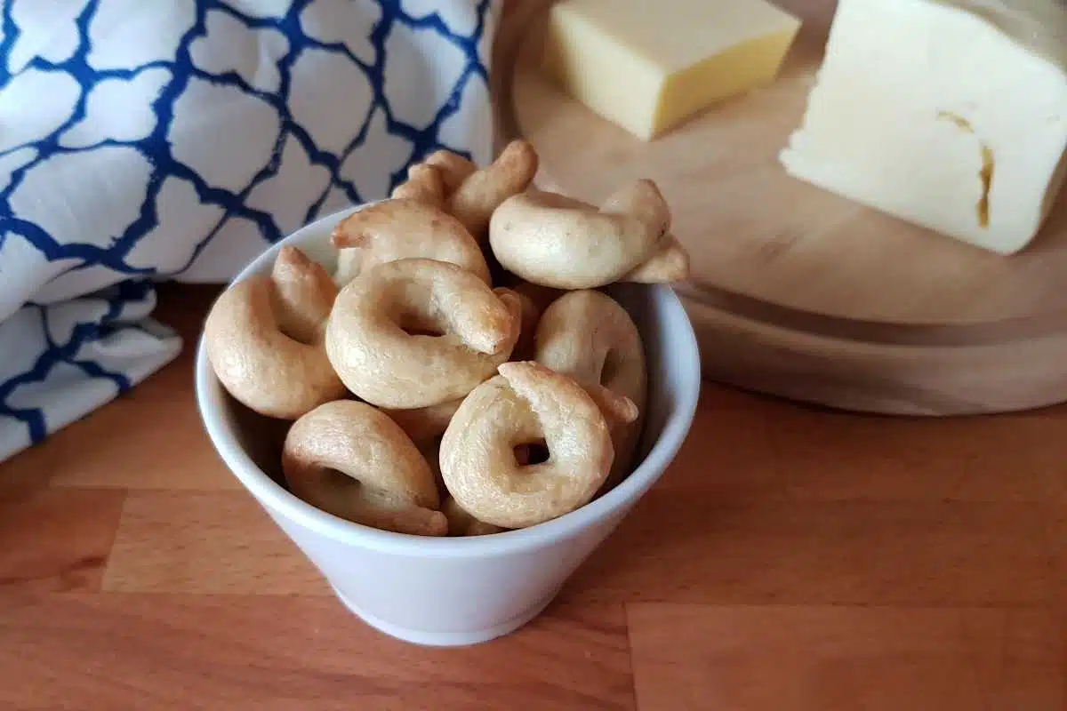 Taralli pugliesi: la ricetta per farli leggeri e croccanti 2 Taralli pugliesi: la ricetta per farli leggeri e croccanti 1