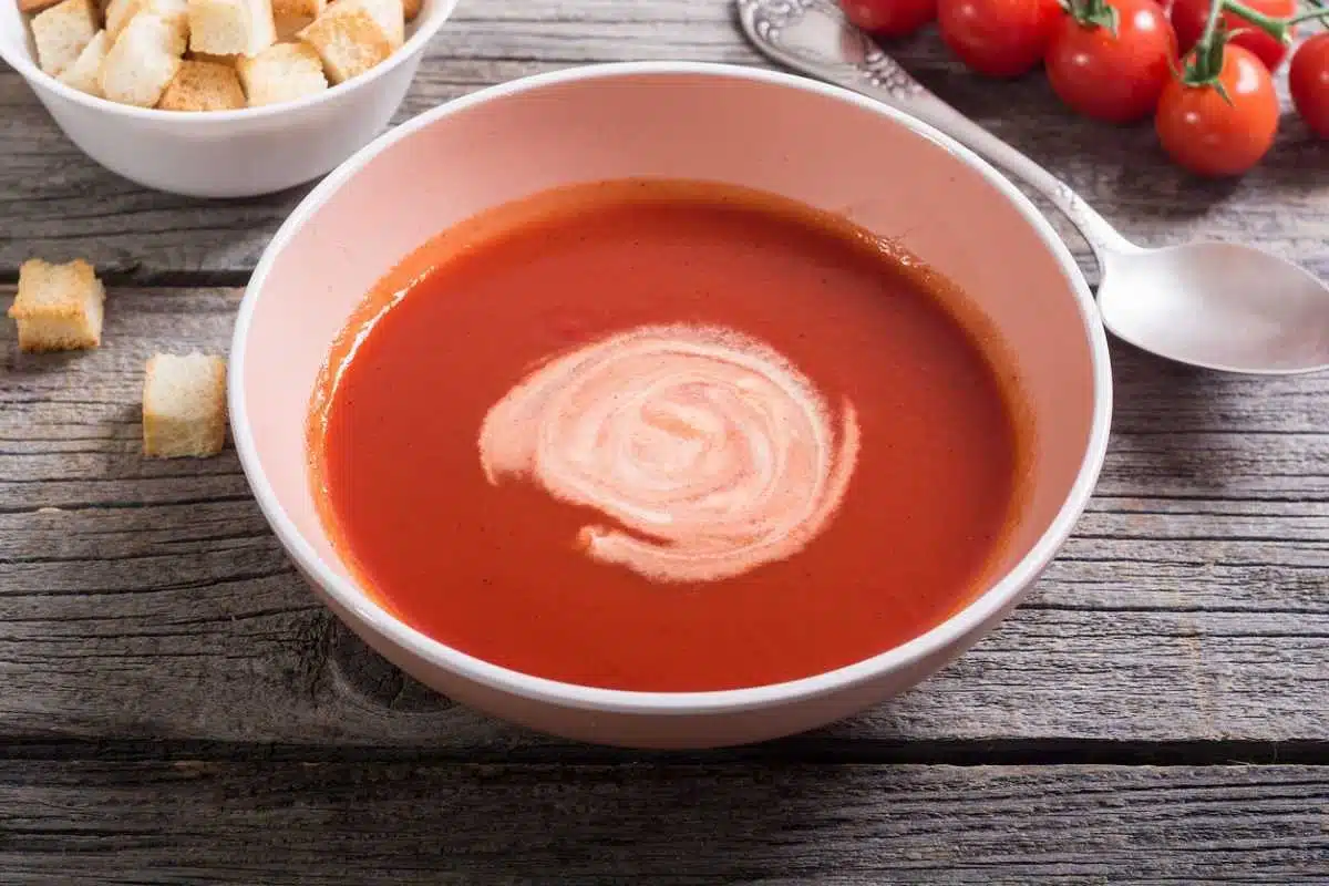 Vellutata di pomodoro. La zuppa perfetta per un pranzo leggero e gustoso 1